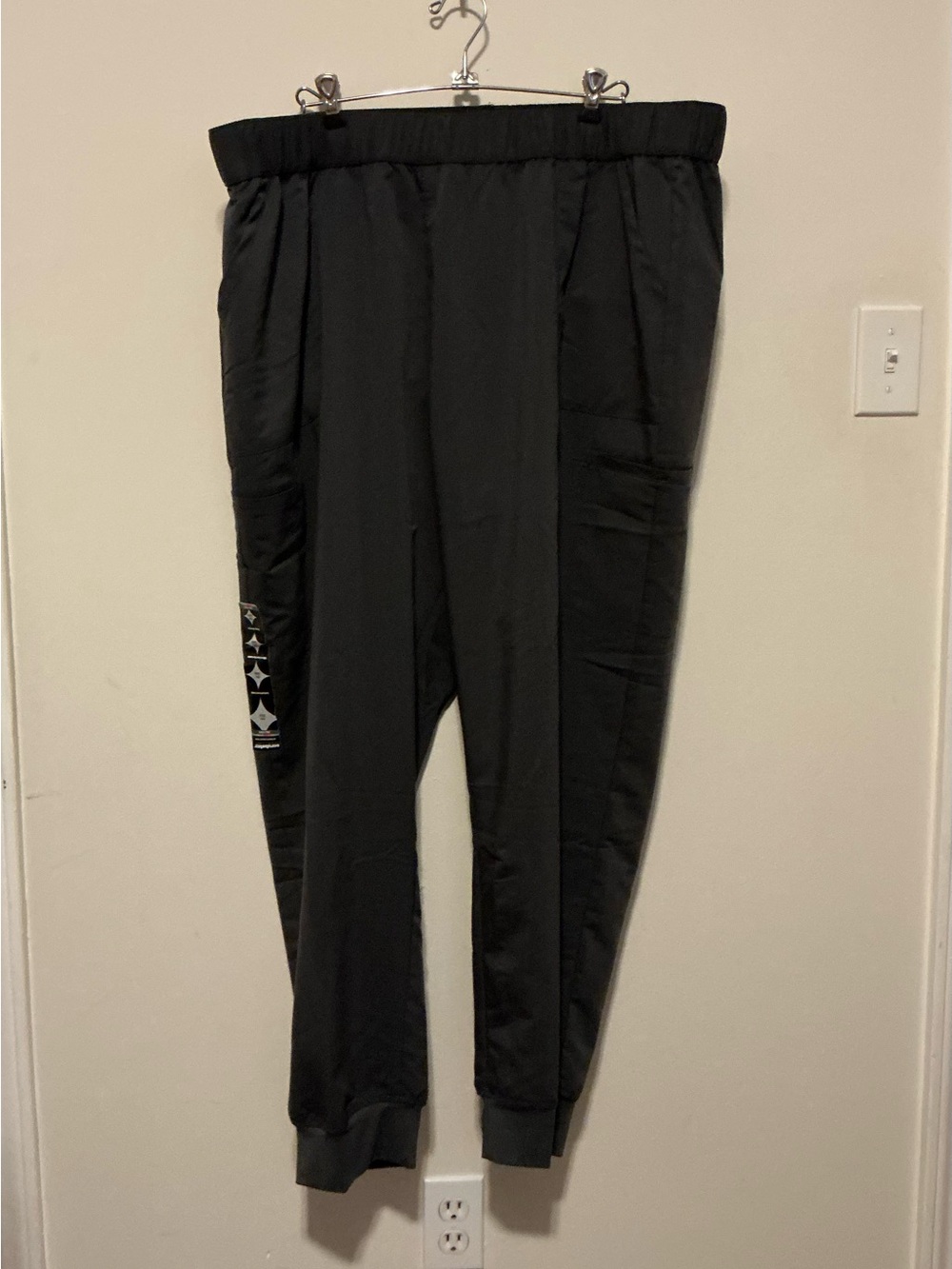 Women’s cuffed scrub pants
